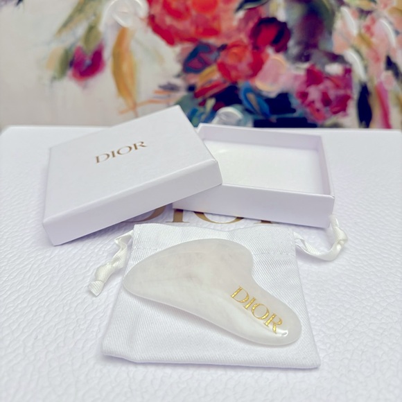 Dior Beauty Gua Sha face massaging tool - Picture 1 of 5